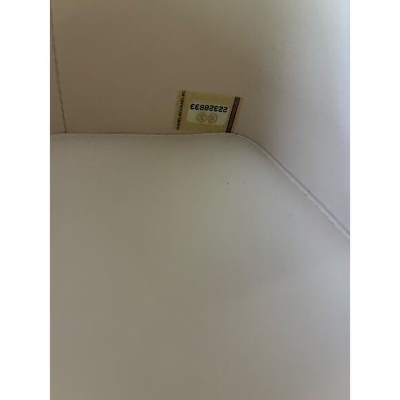 Chanel Patent Cosmetic Minaudière - Picture 9 of 10